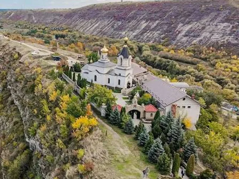 Traditional villages & vineyards
